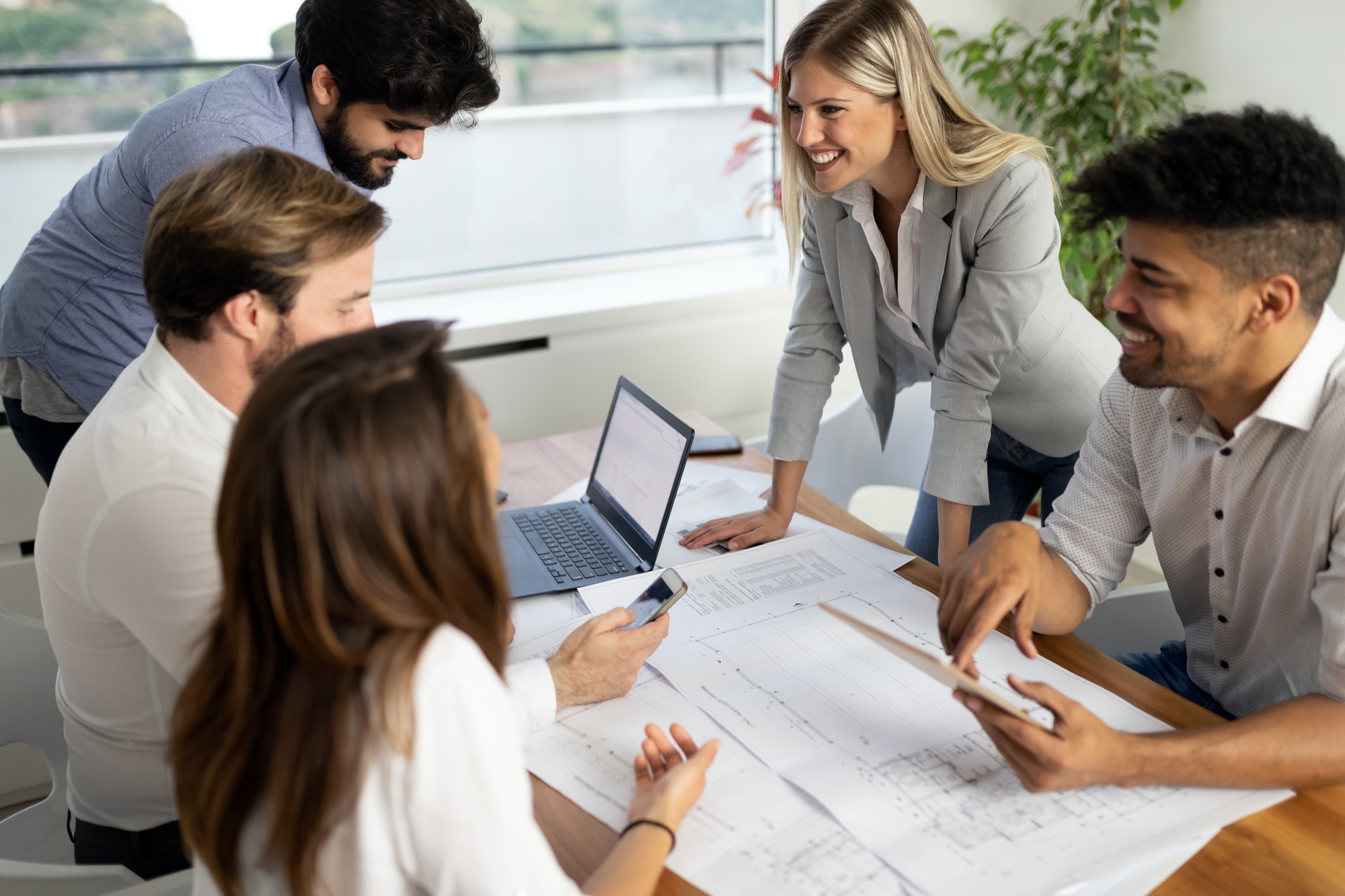 startup-diversity-teamwork-brainstorming-business-meeting-concept